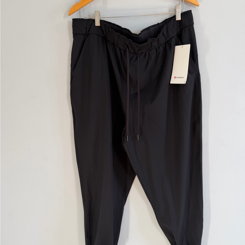 Lululemon Stretch High-Rise Joggers Black Size 18  Short 25” Inseam NWT